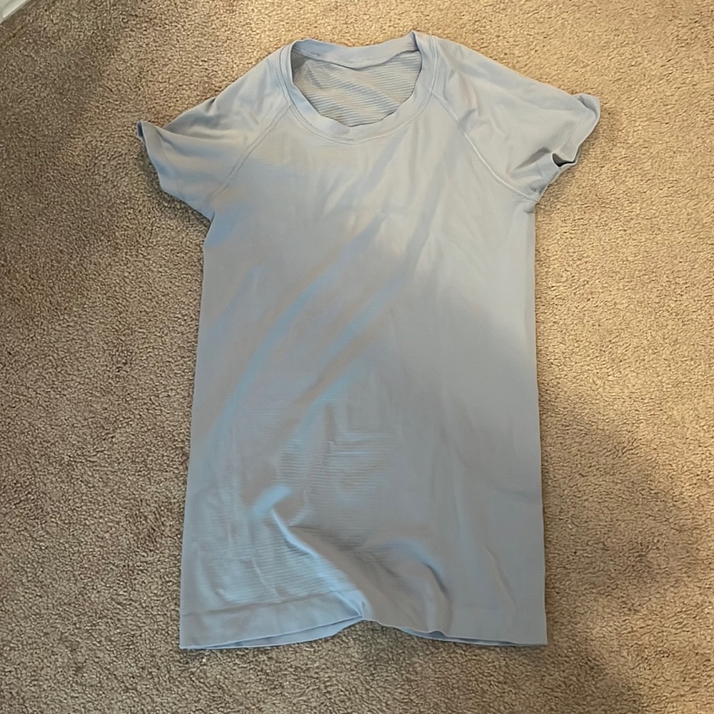 blue lululemon tee shirt